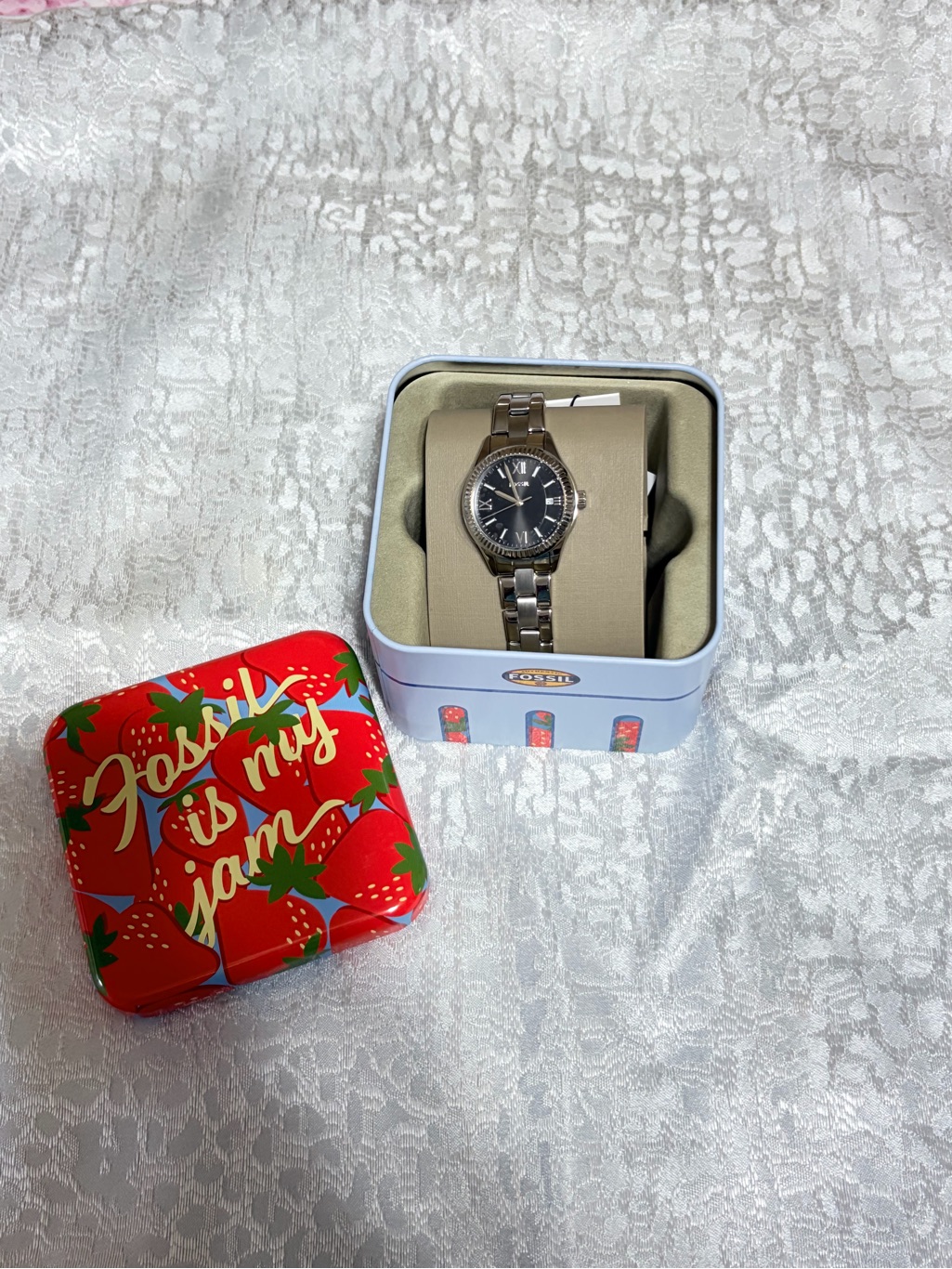 Fossil Nwt Silver Bracelet Watch With Black Dial